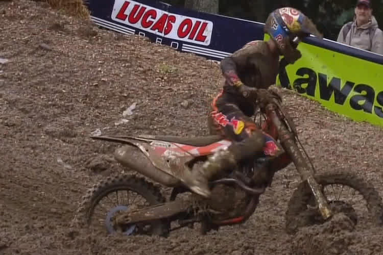 Ryan Dungey beschädigte sich nach seinem Sturz das Bike
