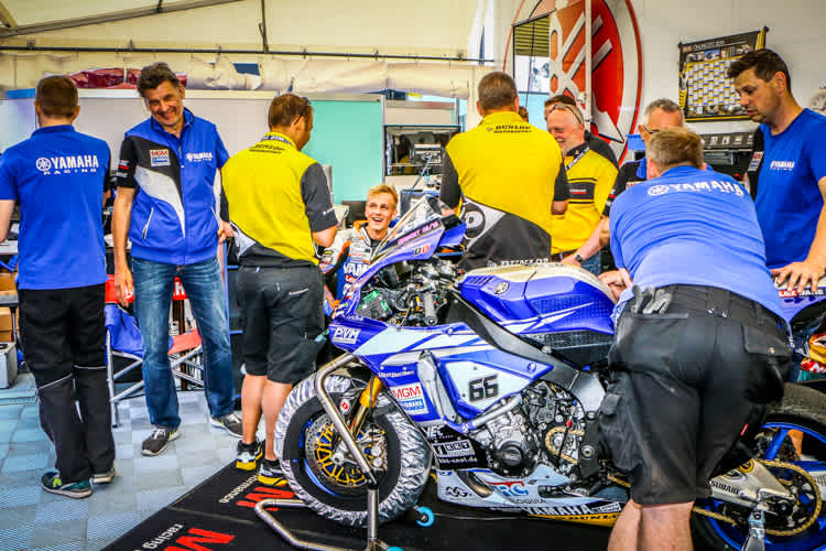 Dunlop-Techniker begleiten ihre Kunden