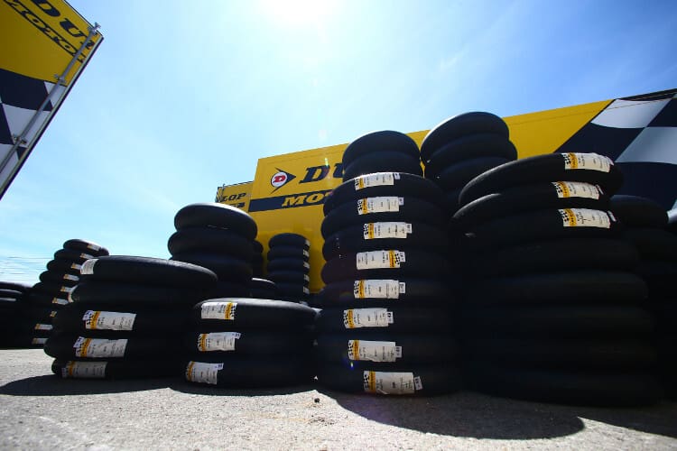 In Misano hatten viele Piloten Probleme mit dem weichen Dunlop-Hinterreifen