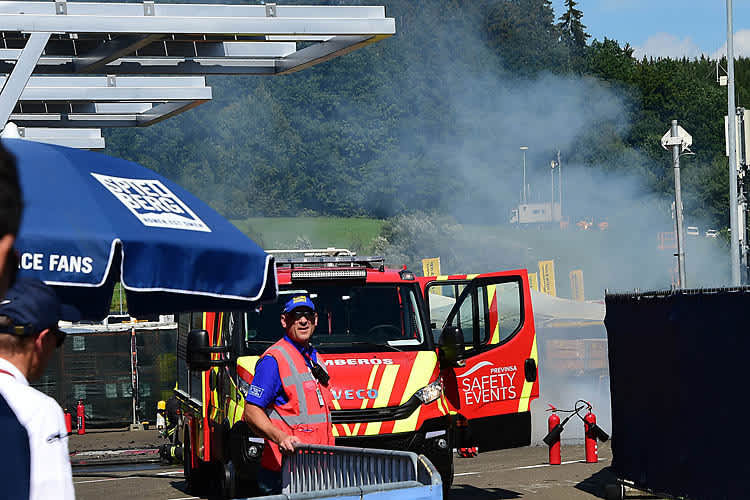 Ca. sechs Stunden nach dem MotoE-Training fing eine Ladestation Feuer