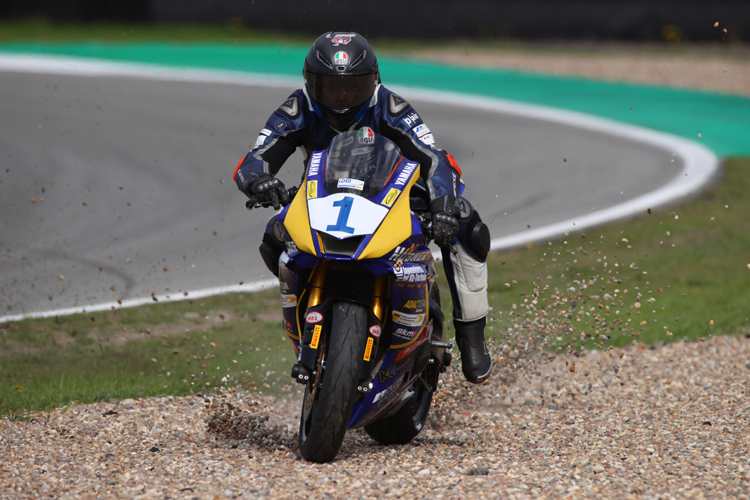 Und ab in den Kies, danach war Schluss für Max Enderlein