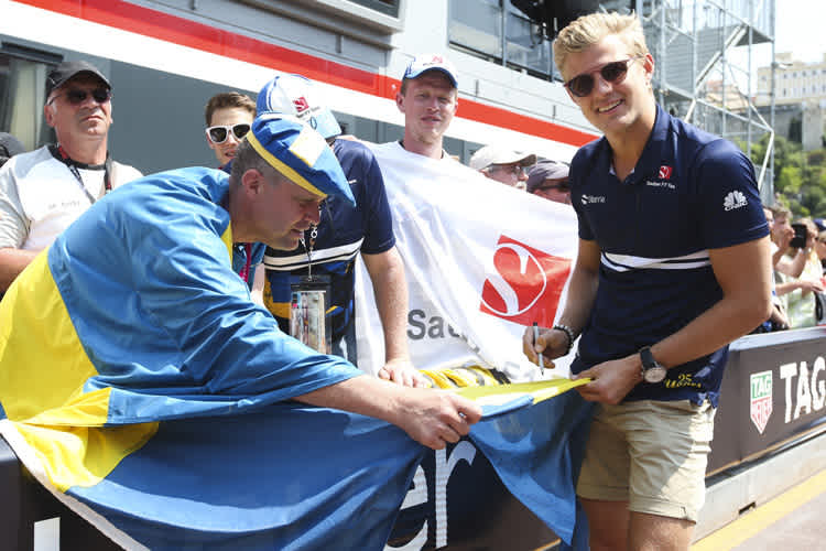 Marcus Ericsson mit einem Fan