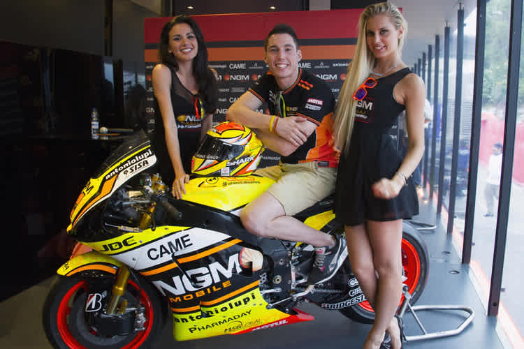 Aleix Espargaró im Design für den Heim-GP