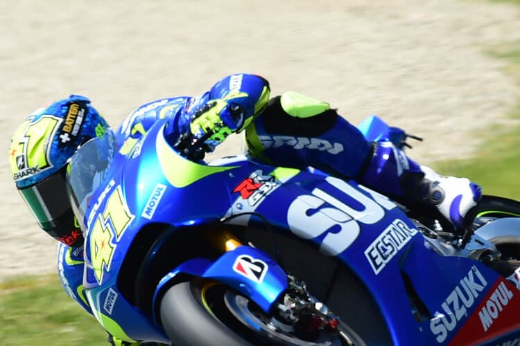 Aleix Espargaró schoss mit dem neuen Motor in seiner Suzuki GSX-RR auf Platz 1