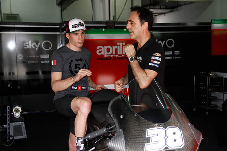 Aleix Espargaró mit Aprilia-Rennchef Romano Albesiano in Sepang