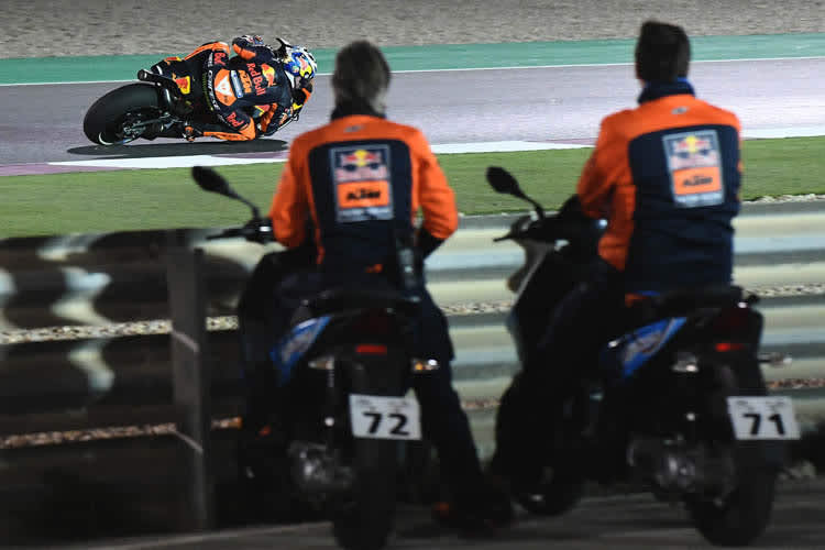 Katar: Pol Espargaró unter Beobachtung der KTM-Techniker