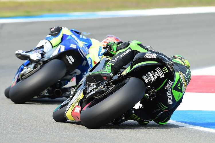 Assen-GP 2015: Tech3-Yamaha-Pilot Pol Espargaró fährt im Training hinter Bruder Aleix (auf Suzuki)
