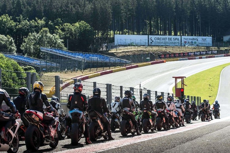 Der Blick auf die Eau Rouge in Spa-Francorchamps