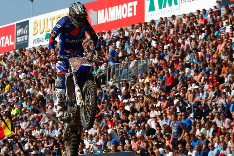 Roman Febvre wird vor der beeindruckenden Zuschauerkulisse von Assen MXGP-Weltmeister