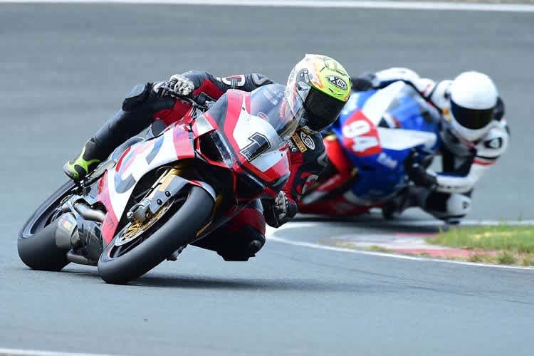 Javier Forés trickst Reiterberger auf den letzten Metern aus