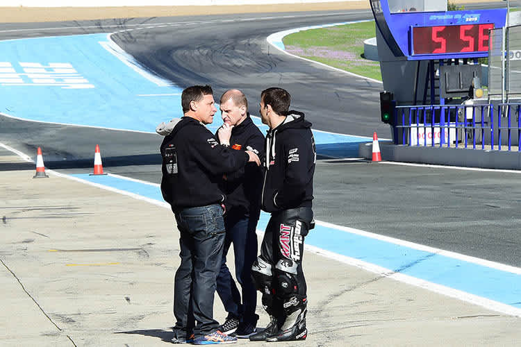 Vor dem Sturz: Manager Laurent Fellon, Teamchef Aki Ajo und Johann Zarco