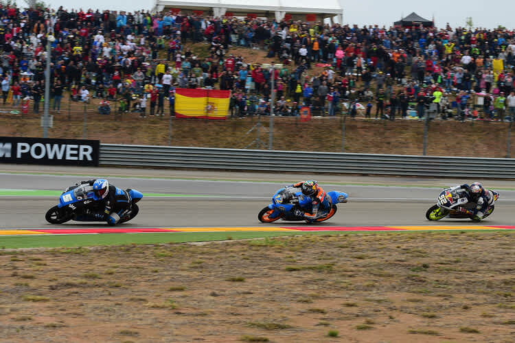 Zieleinfahrt in Aragón: Fenati, Márquez und Kent