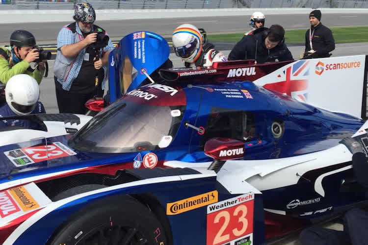 Fernando Alonso durfte in Barcelona die ersten Kilometer im MCL32 drehen