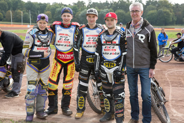 Die siegreichen Herxheimer: Celina Liebmann, Lukas Fienhage, Mark und Erik Riss, Klaus Dudenhöffer