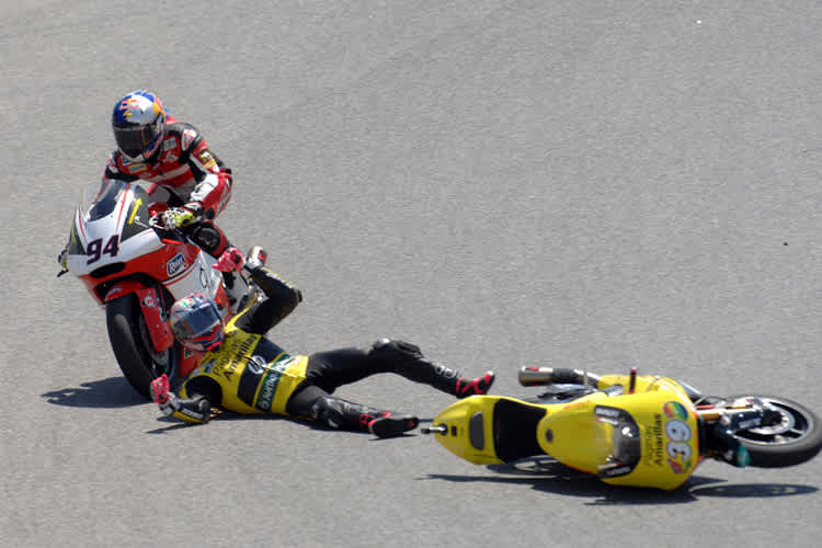 Jonas Folger verfehlte Luis Salom nur um Zentimeter