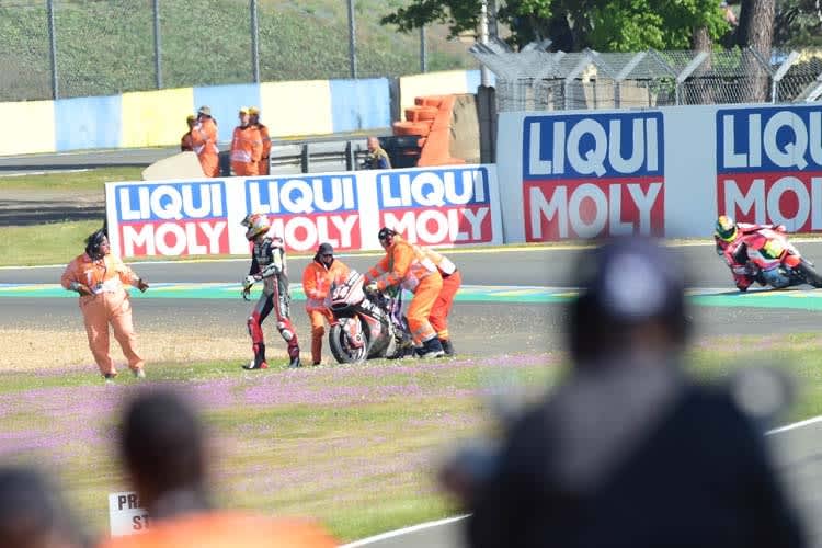 Wie bereits am Freitag musste Folger auch im dritten Training am Samstag zu Boden