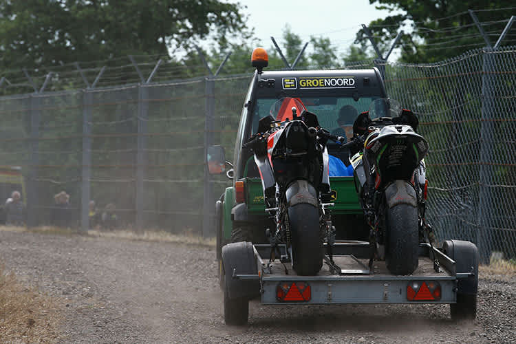 Jonas Folger stürzte im FP1 auf einer Ölspur
