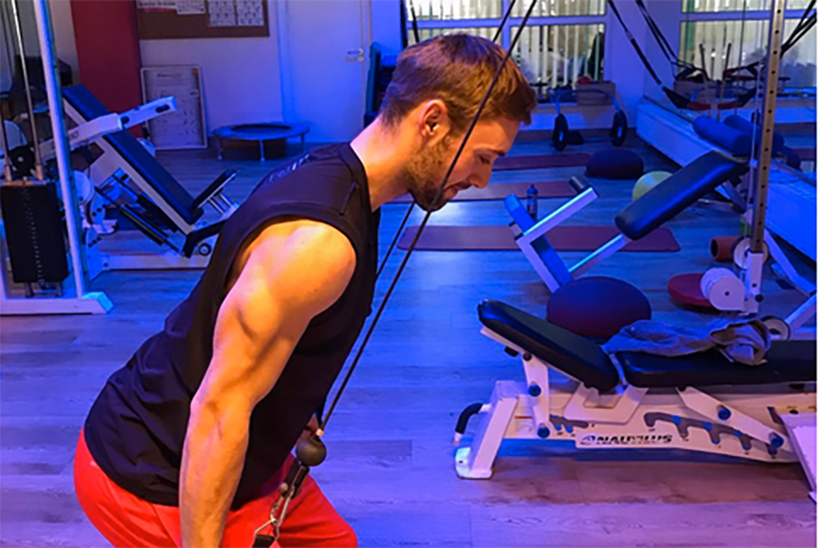Jonas Folger beim Krafttraining