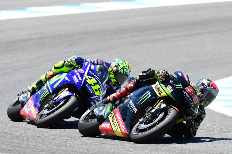 Jonas Folger vor seinem Idol Valentino Rossi