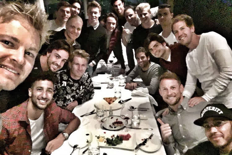 Gruppenbild mit 17 Formel-1-Piloten