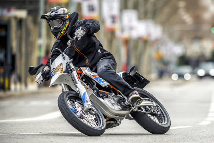 Kein Getriebe und sofort abrufbares maximales Drehmoment; die E-SM ist immer vom Start weg spitze