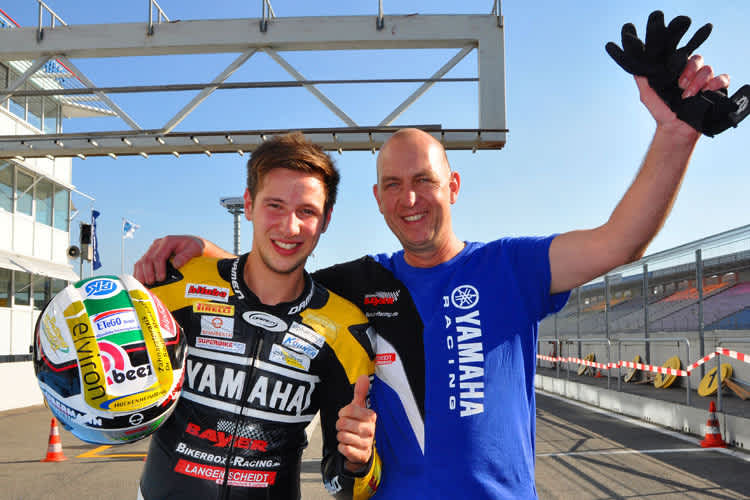 Marvin Fritz mit Techniker Sepp Buchner