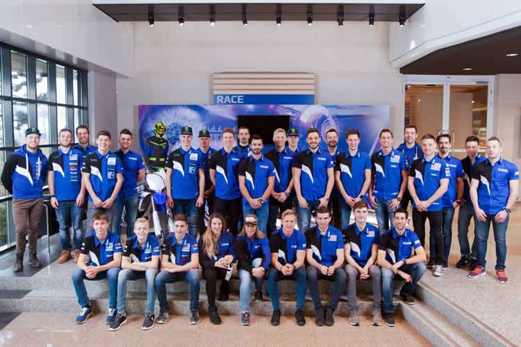 Marvin Fritz gemeinsam mit den Yamaha-Kollegen