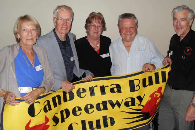 Nigel Boocock (2. v. re.) wurde 77 Jahre alt