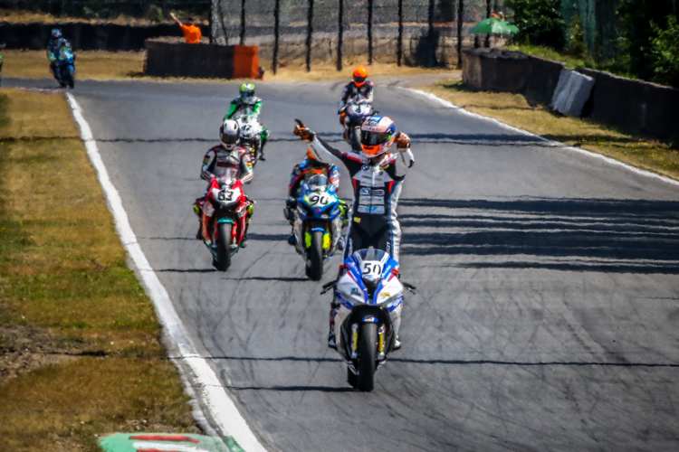 BMW-Pilot ist schnellster in der IDM