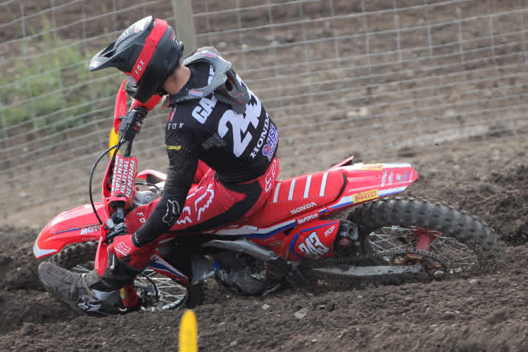 Tim Gajser startet im Talkessel von der Pole-Position