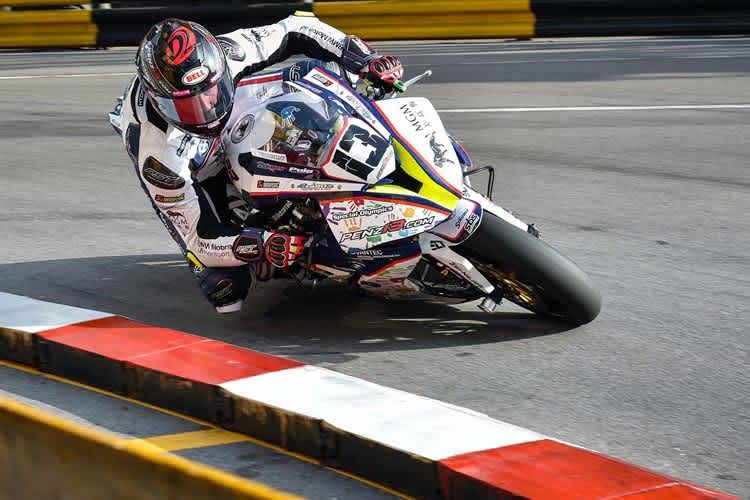 Gary Johnson landete auf dem fünften Platz des TT-Superstock-Rennens