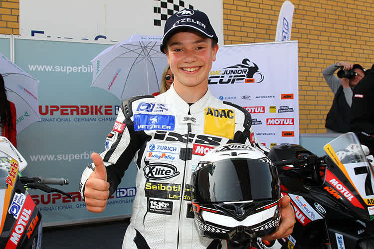 Dirk Geiger gewann den ADAC Junior Cup 2015 und kann sich nun für den Red Bull Rookies Cup 2016 empfehlen