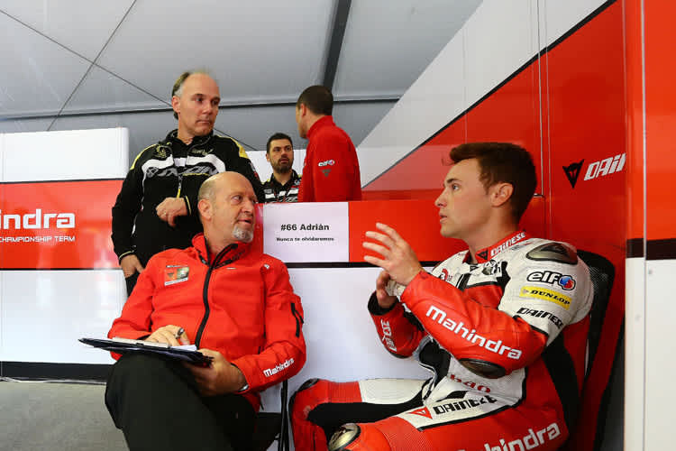 Mahindra-Box: rechts Vazquez, dahinter Eskil Suter und Alex Giussani (mit Bart)