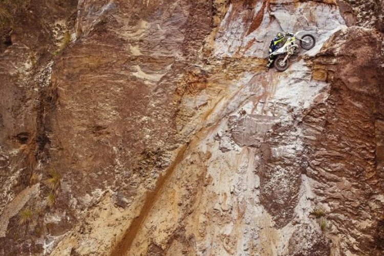 Don’t try this at home: Graham Jarvis (Husqvarna) fährt Golden Tyre
