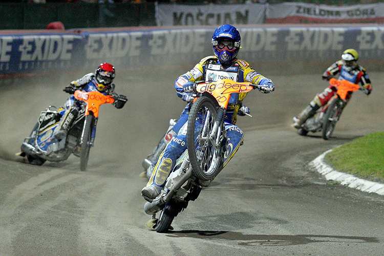 Ein Tänzer mit dem Motorrad: Tomasz Gollob (vorne)