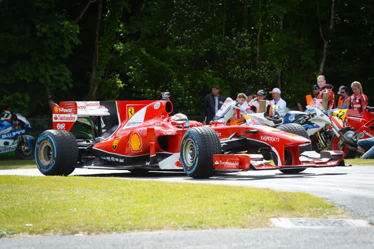 Kimi Räikkönen gab im Ferrari F10 Gas