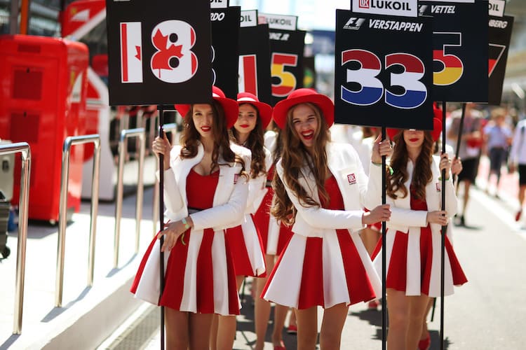 Viele Fans wollen nicht auf die hübschen Grid Girls verzichten  