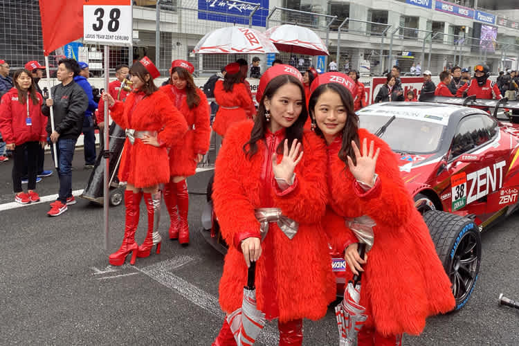Wichtige Voraussetzung für die Bekleidung: Bunt sollte sie sein.