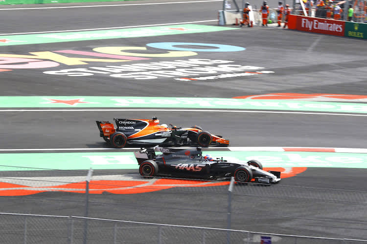 Fernando Alonso gegen Romain Grosjean in Mexiko