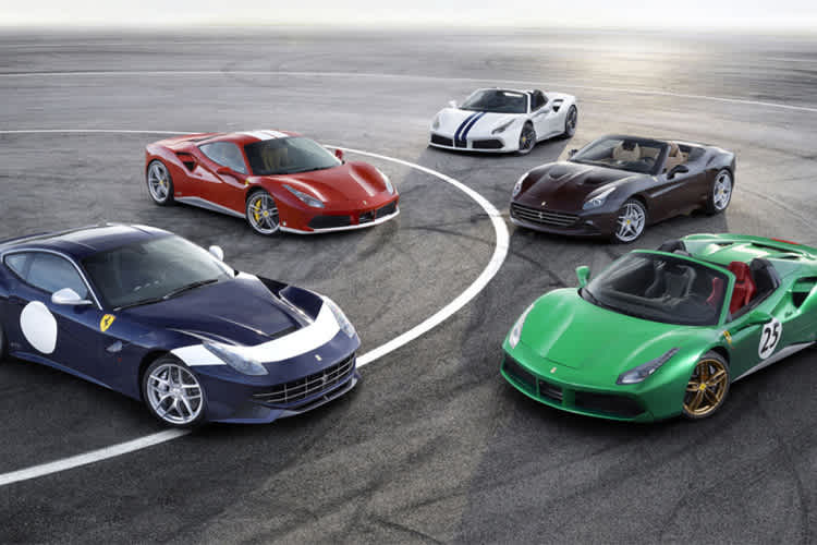 Die Fahrer stellten sich hinter dem Sarg von Jules Bianchi auf