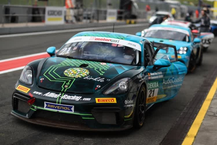 Die beiden Porsche 718 Cayman GT4 von Allied-Racing