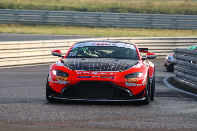 Erster Startplatz in Oschersleben für den Aston Martin Vantage GT4