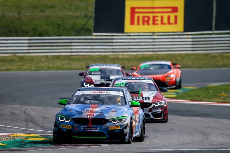 In Oschersleben ganz vorne: Der BMW M4 GT4 von RN Vision STS