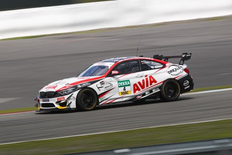 Der BMW M4 GT4 von Sorg Rennsport beim Gasteinsatz auf dem Nürburgring