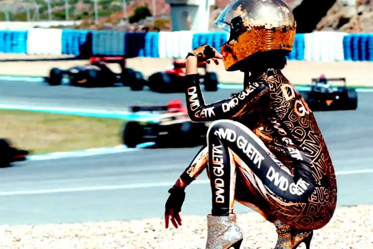 Sie hat die Gegner scharf im Auge