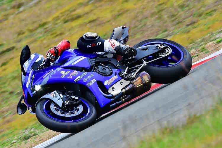 Auslauf für die Supersport-Modelle von Yamaha an der Yamaha Official Riding School bei Hafeneger-Renntrainings