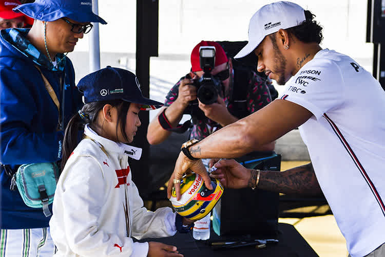 Lewis Hamilton ist ganz entspannt