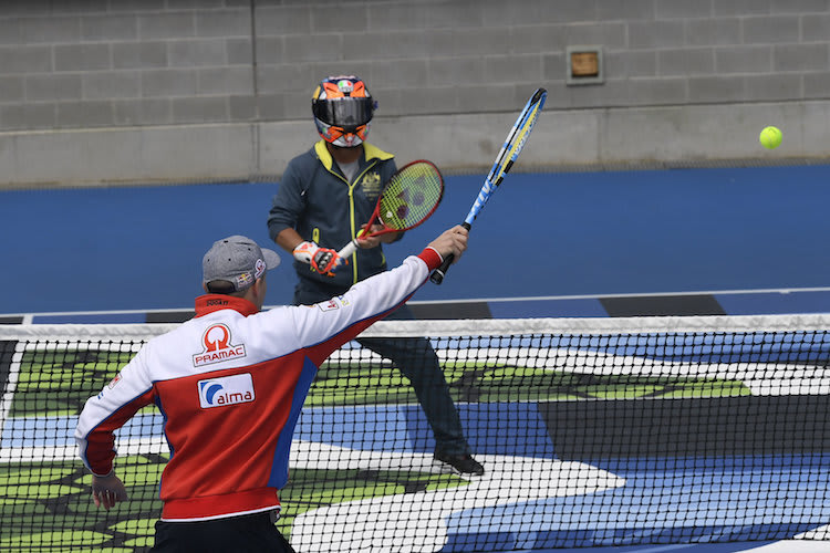  Am Ende musste Tennis-Profi Lleyton Hewitt gleich mehrere Herausforderungen meistern