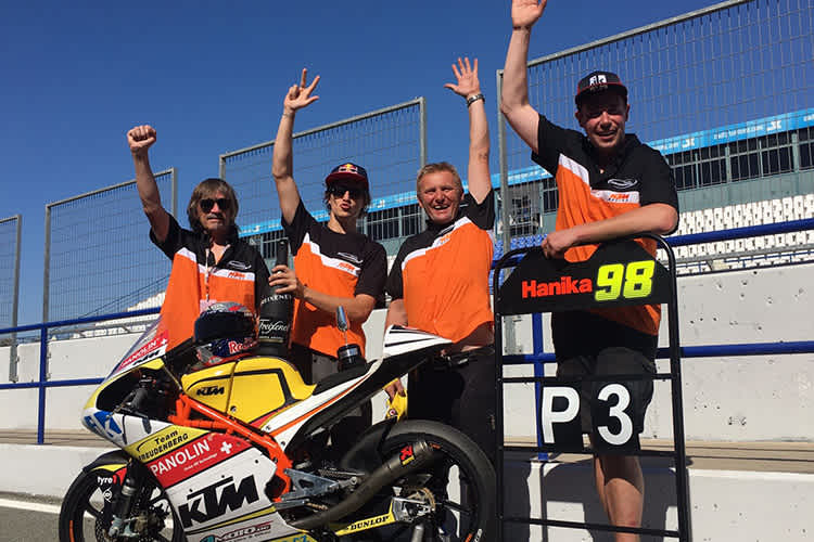 Feierlaune im deutschen Freudenberg-Team nach dem Podestplatz von Karel Hanika
