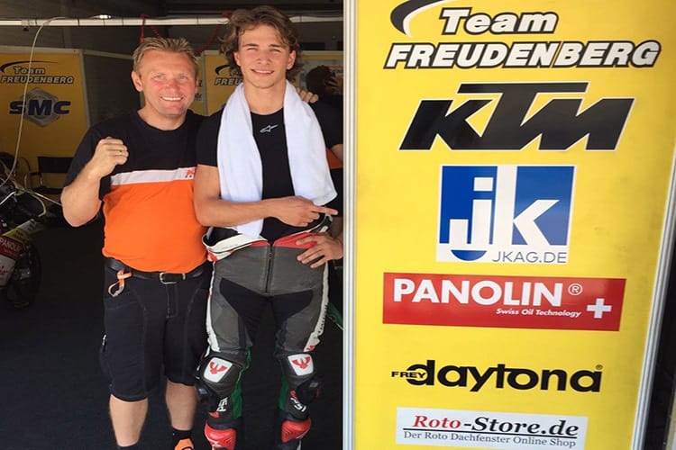 Teamchef Carsten Freudenberg mit Karel Hanika in Jerez